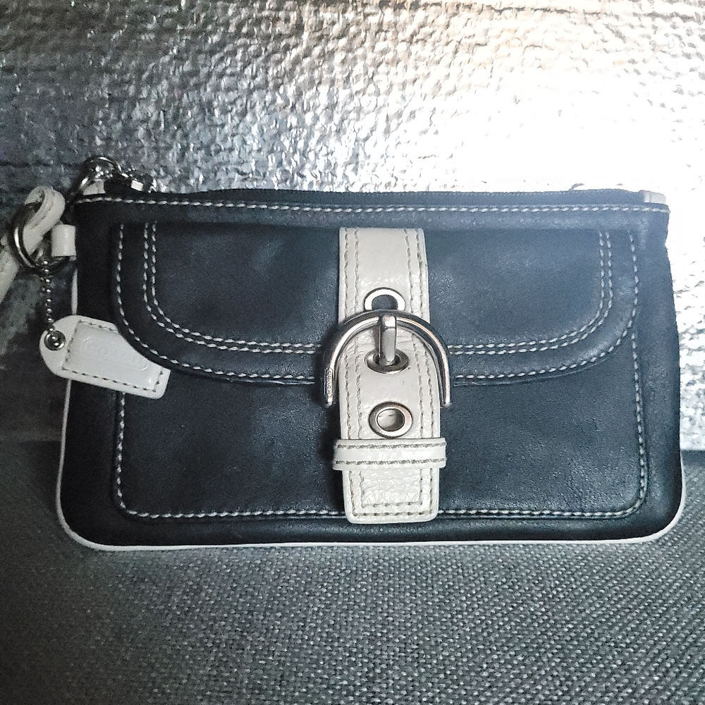 Vintage Coach Soho Wristlet Signature Collection B & W Leather Top Stitch Silver